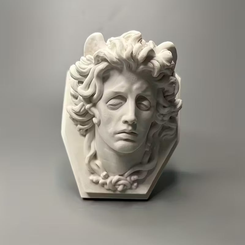 Medusa’s Silent Gaze